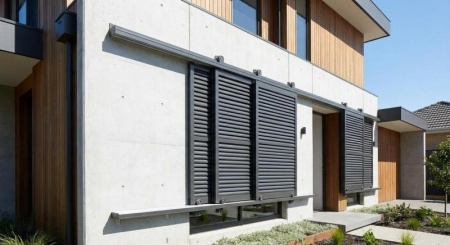 Installation de volets coulissants : les cl&eacute;s d'une pose r&eacute;ussie