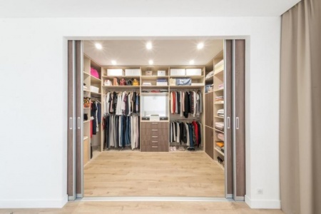 Pose de portes de placard &agrave; Villefranche-sur-Sa&ocirc;ne, comment optimiser votre int&eacute;rieur ?